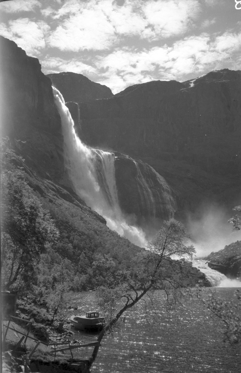 Ringedalsfossen i Skjeggedal.