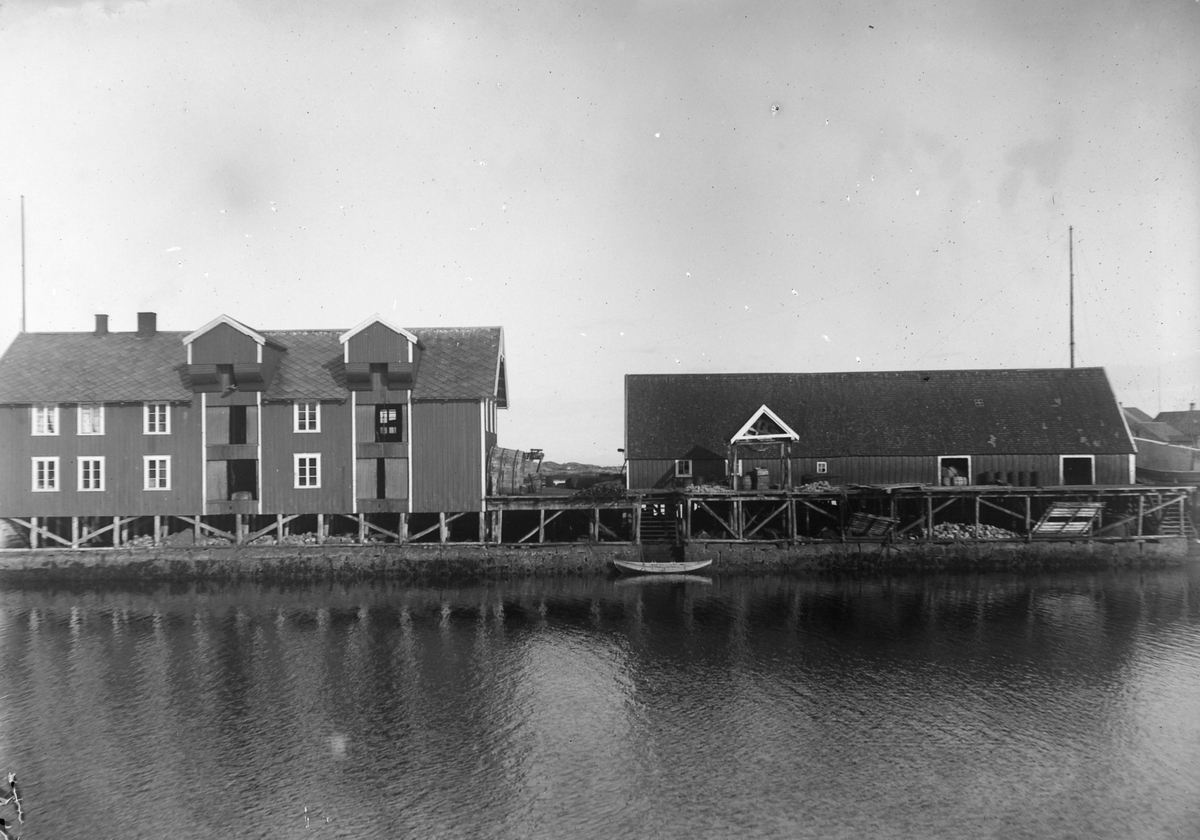 Bryggeanlegg på Finnholmen i Henningsvær. Bygget av Rønneberg & sønner