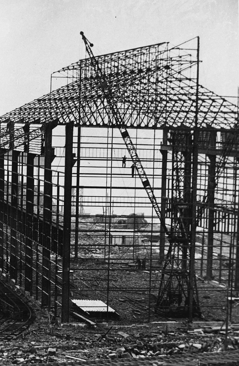 Montering av ovnshuset, gamle Kadmiumen, på Zinken i 1928.
