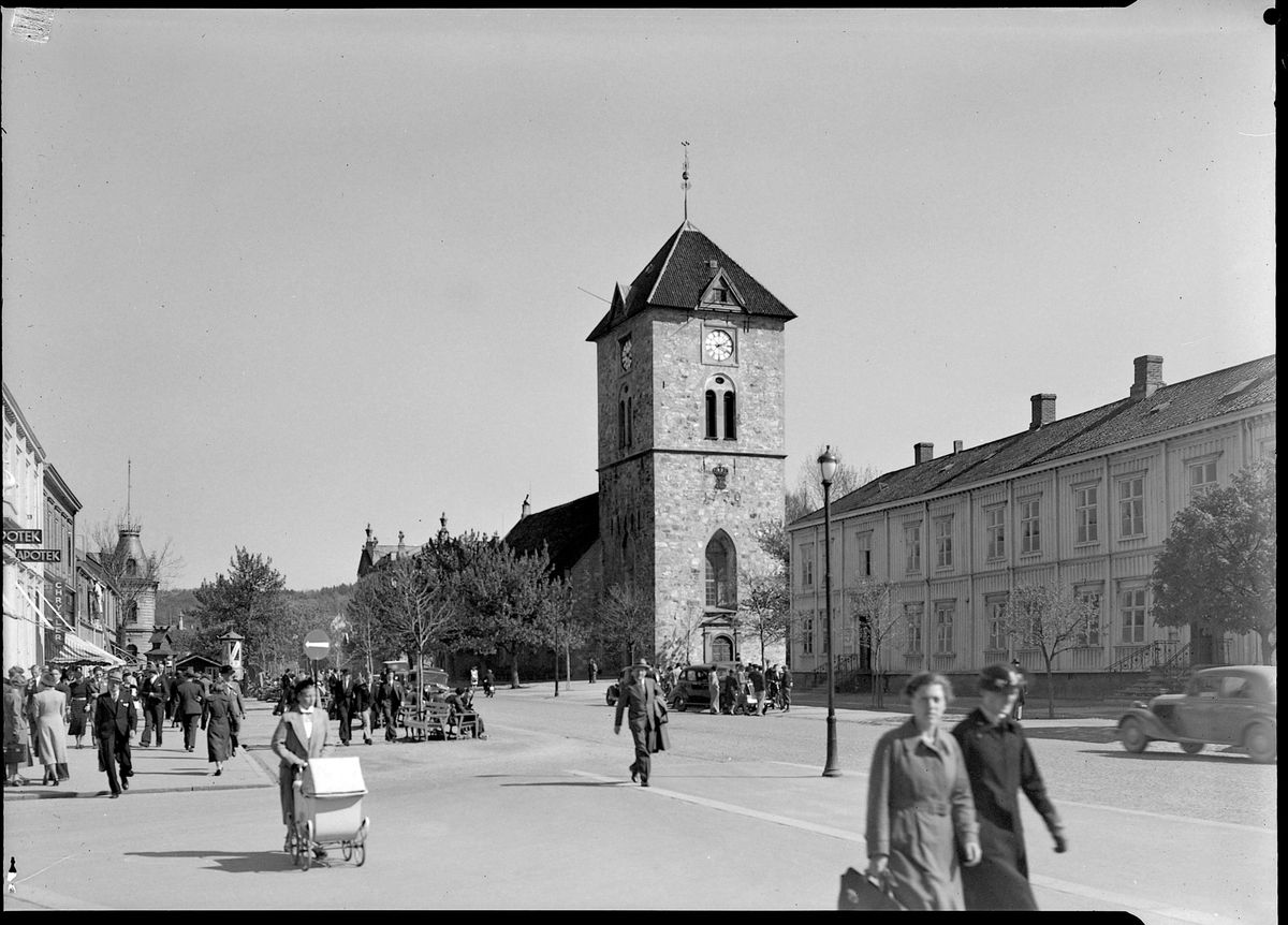 Kongens gate mot Vår Frue kirke