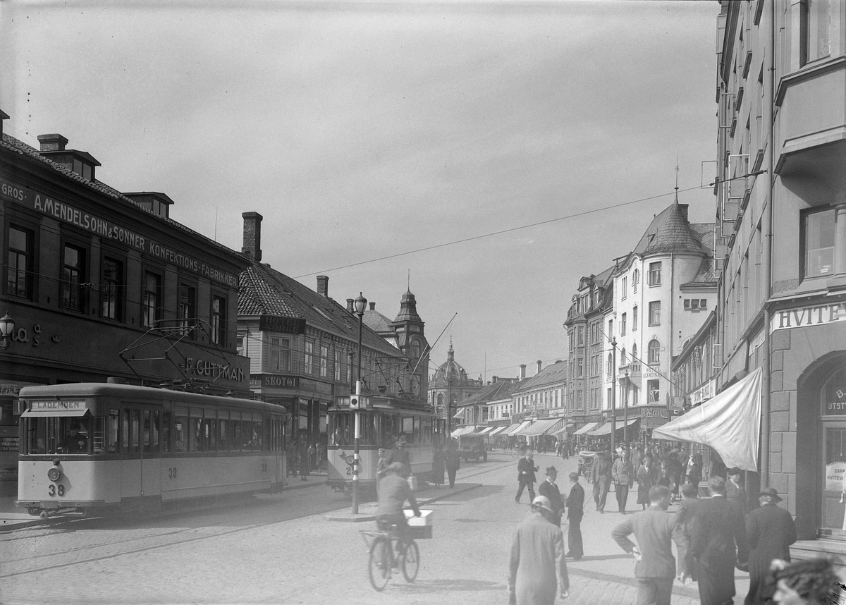 Olav Tryggvasons gate med Kjøpmannsgata i forgrunnen