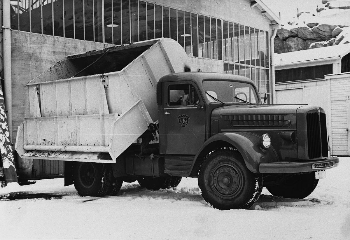 Scania-Vabis lastebil med sidetipp på sinkfabrikken