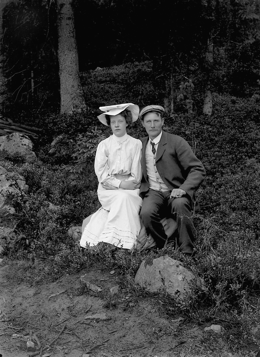 Ringsaker, Næroset, Kvisla Bruk, Jørgen Olsen Myrvold (1885-) og Syverine Olsen, de bodde i Myrvold 266/7, Jørgen var arbeider på sagbruket,