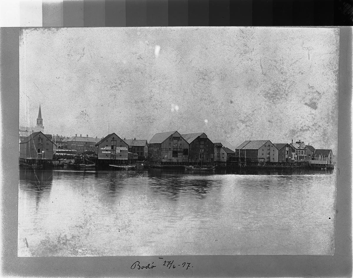 BODØ. 1897.  FISKEBODER SETT FRA SJØEN. 