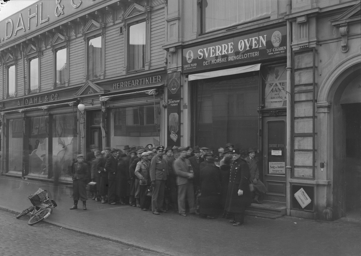 Sverre Øyen, Sigarforretning i Olav Tryggvasons gate.