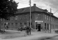 Hamar, Johs Myhre kolonialforretning, Cafe Minerva, Søstrene