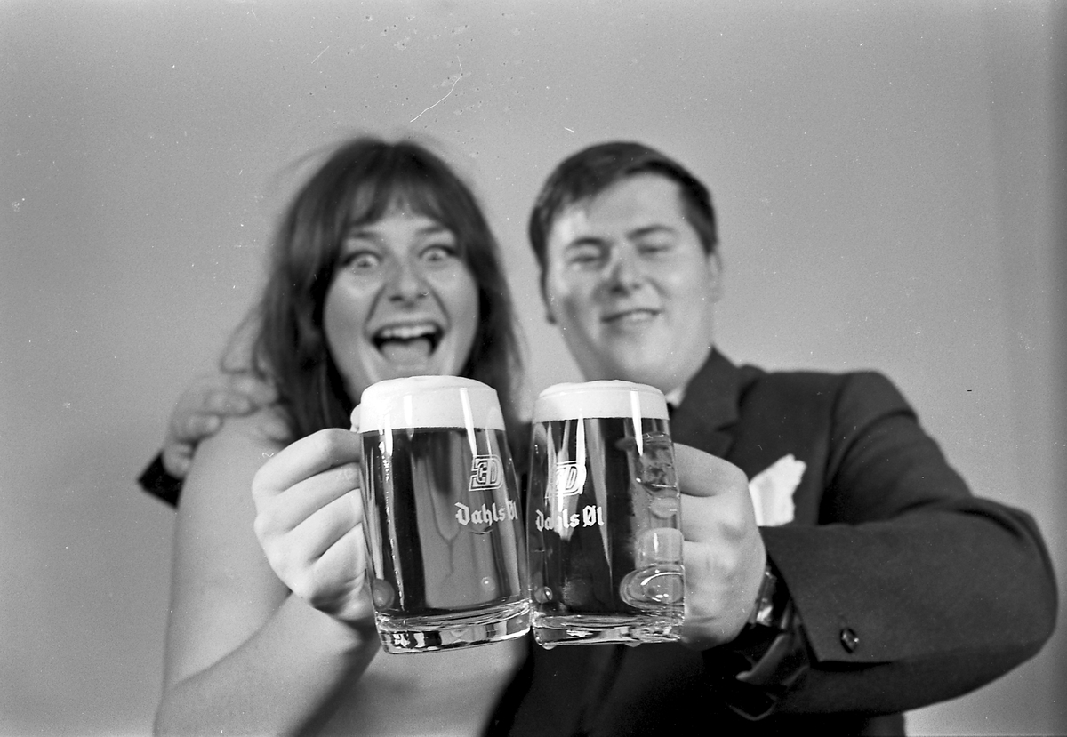 Reklamefoto for øl, Aktiebryggeriet E.C. Dahl