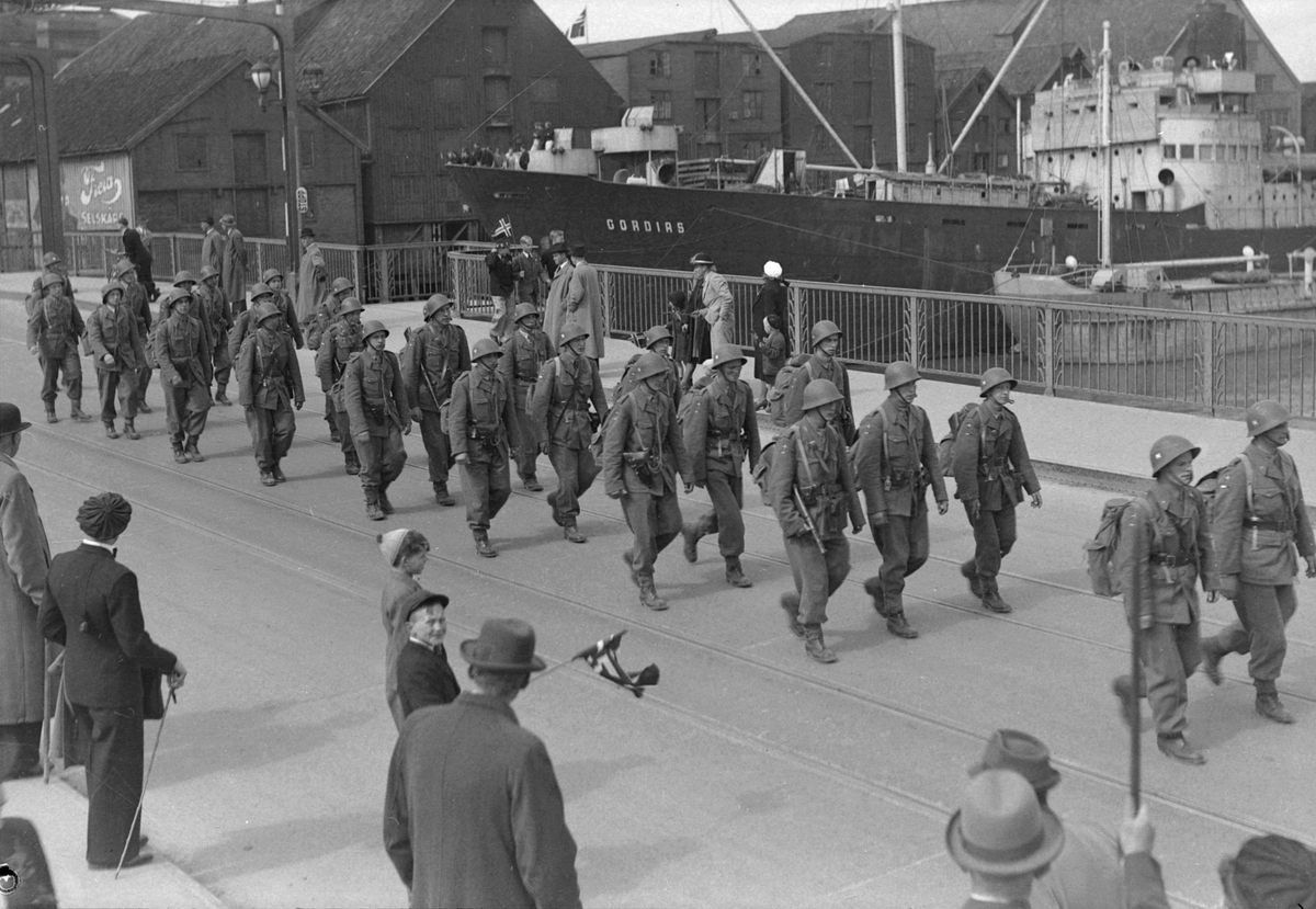 Militær defilering 17. mai 1945