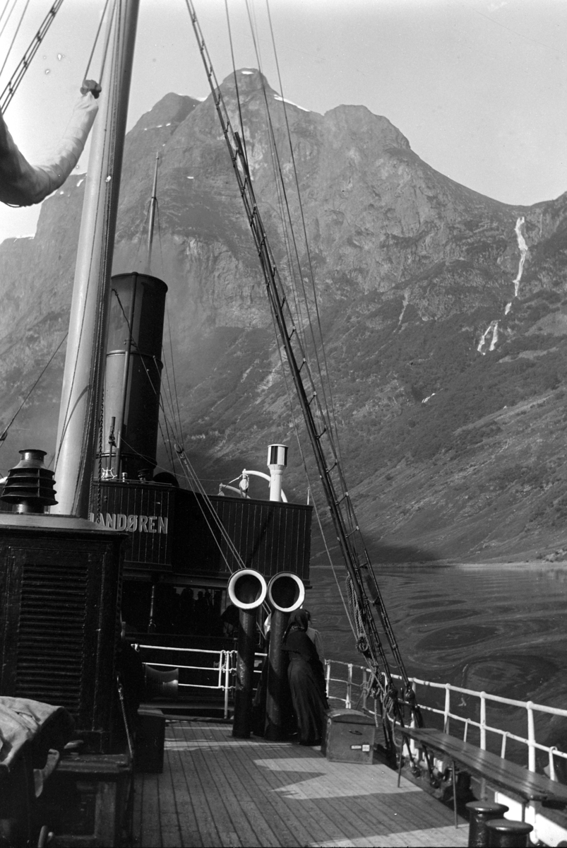 D/S "Kommandøren" levert 1891 til Nordre Bergenhus Amts Dampskibe (Fylkesbaatane i Sogn og Fjordane).
