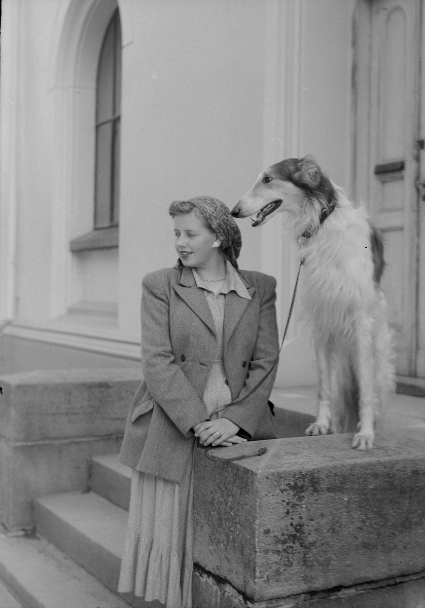 Nora Wangberg med Russisk mynde (Borzoi)