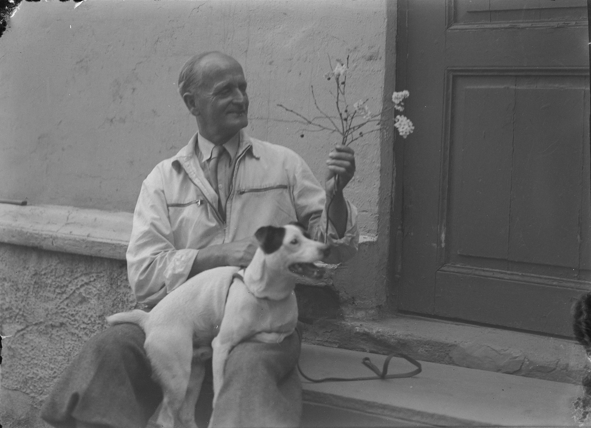 Murerlærer Erling Bjørnstad med hunden Terry