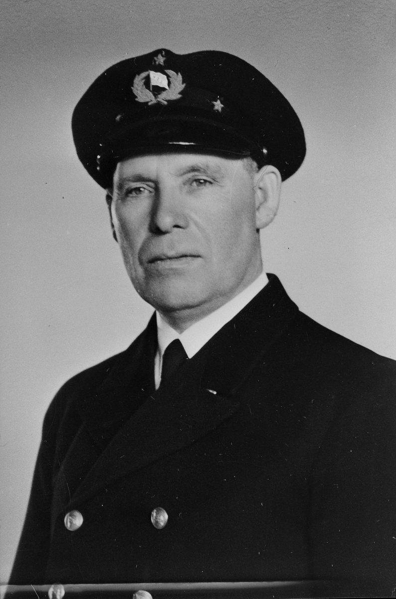 Kaptein Arnold Hansen i Det Vesteraalske Dampskipsselskap