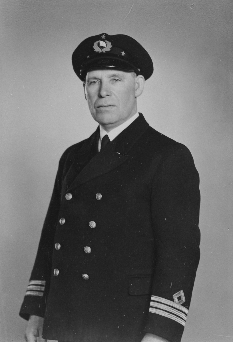 Kaptein Arnold Hansen i Det Vesteraalske Dampskipsselskap
