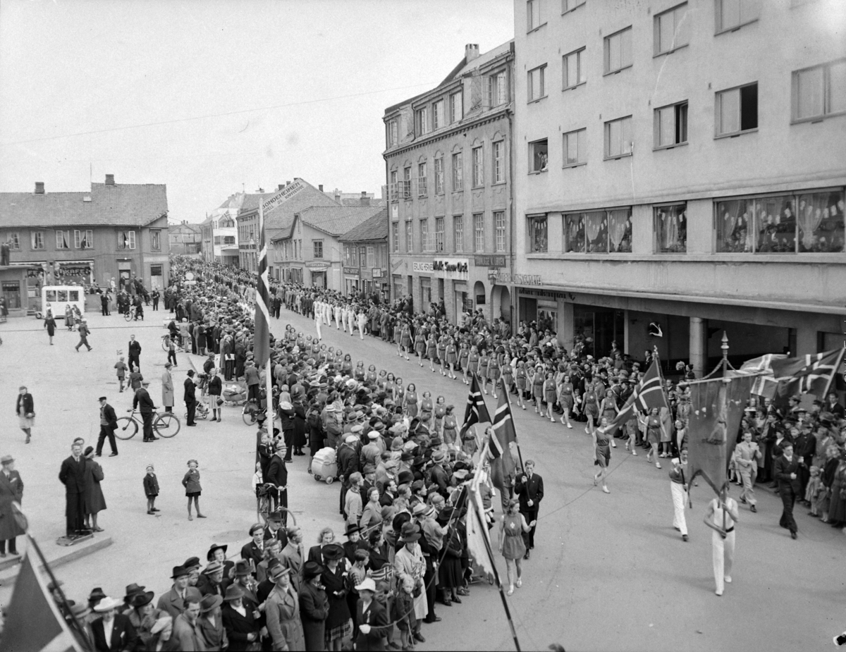 Hamar, 17. mai 1949, Hamar by 100 år, byjubileet 1949, barnetog,