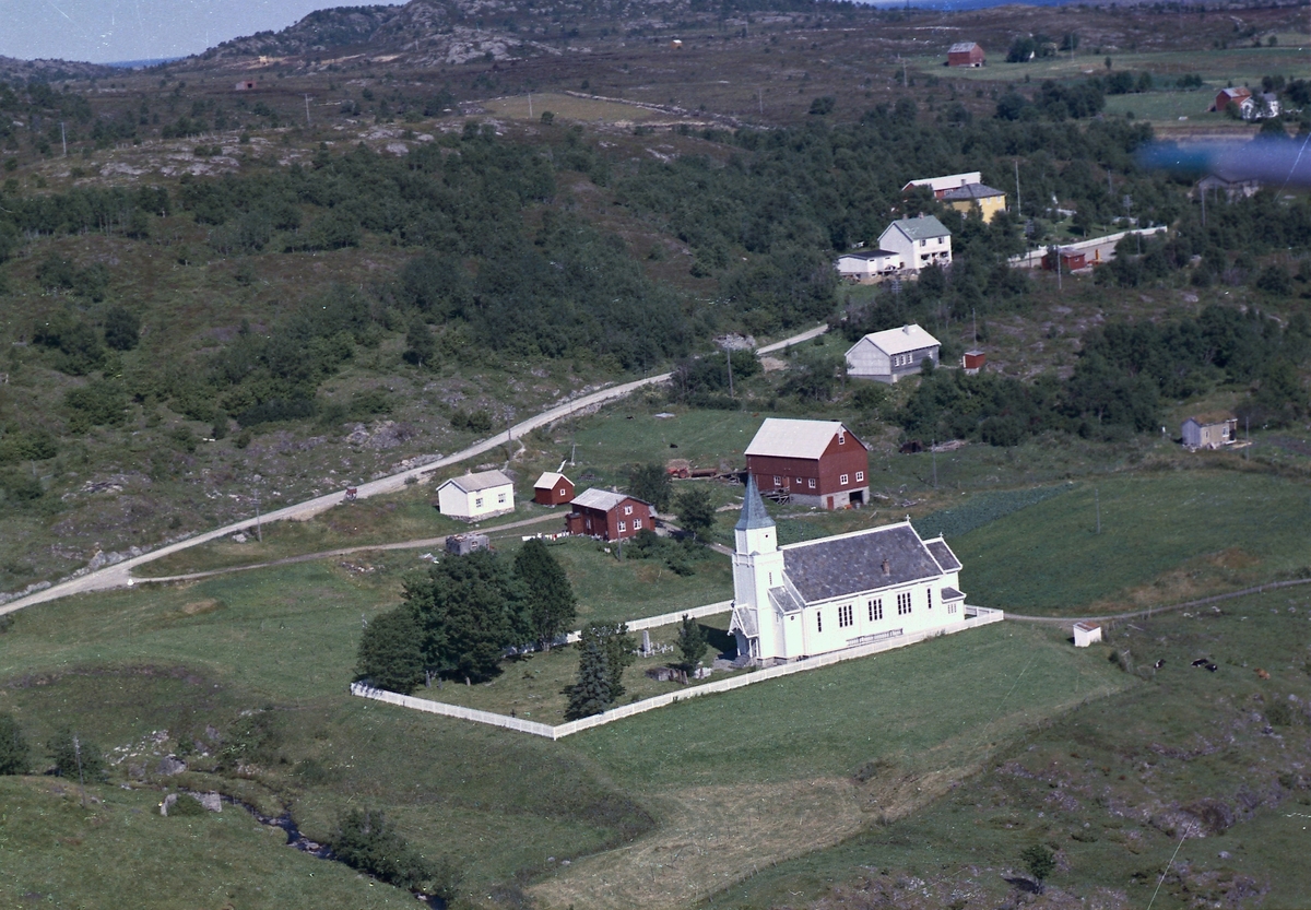 Sandstad kirke og Sandstadgårdene