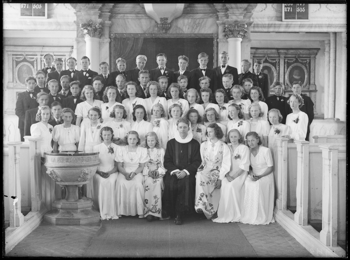 Konfirmanter i Røros kirke 1948