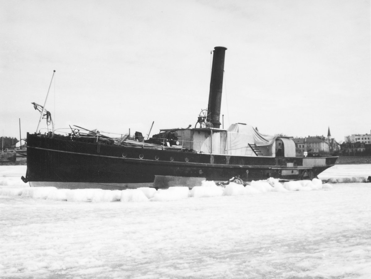 Hamar, Hamarbukta, mjøsbåten D/S Thor i vinteropplag, ombygd på Hamar i 1941,