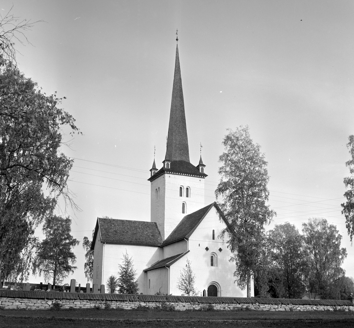 Ringsaker kirke, eksteriør. 