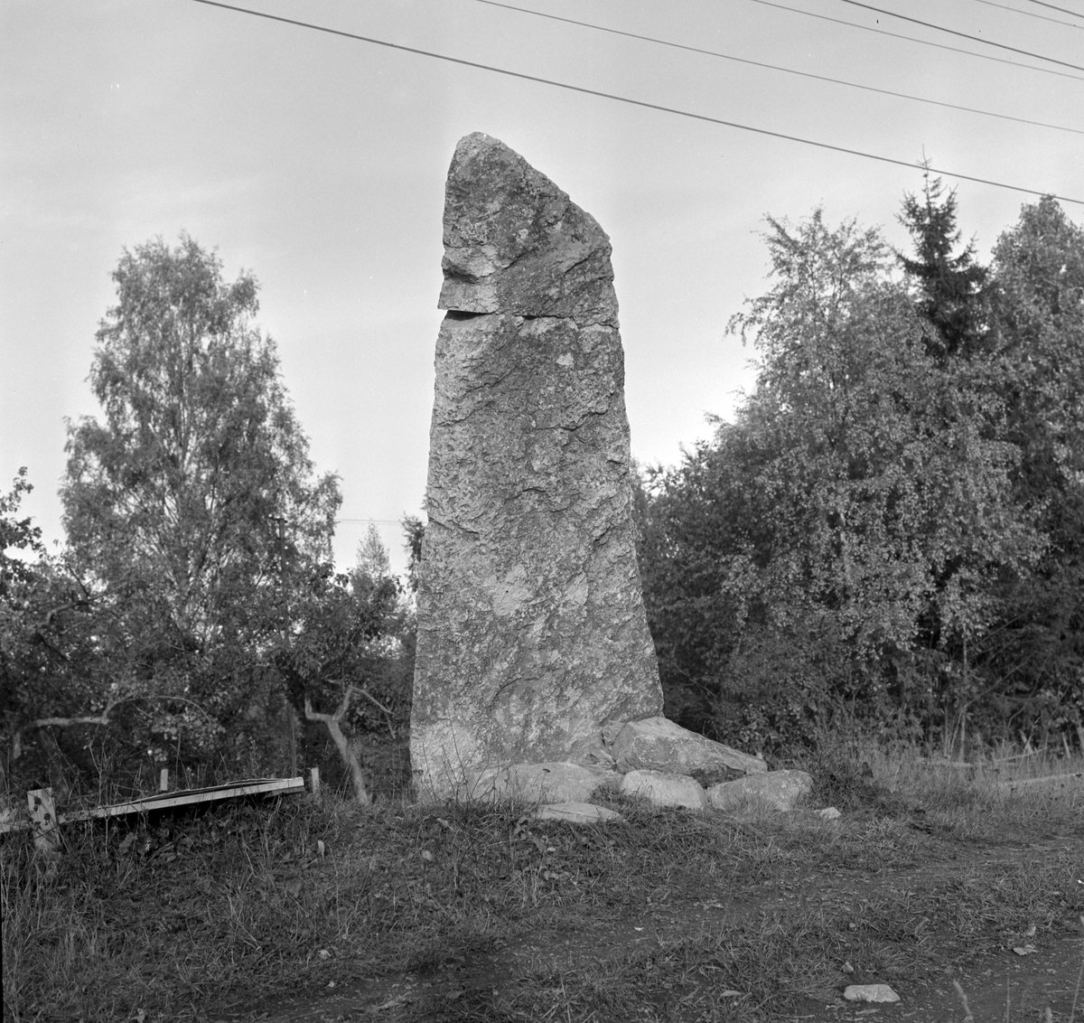 Mareindal i Ringsaker, bautastein