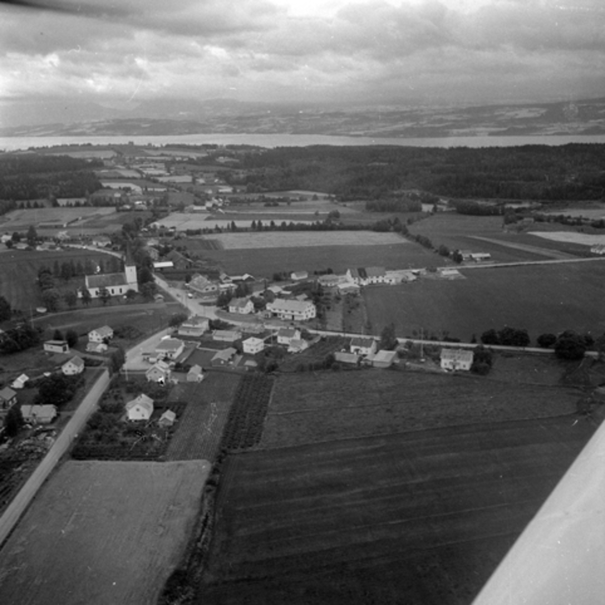 Flyfoto av bebyggelse i Stavsjø, Hedmark.