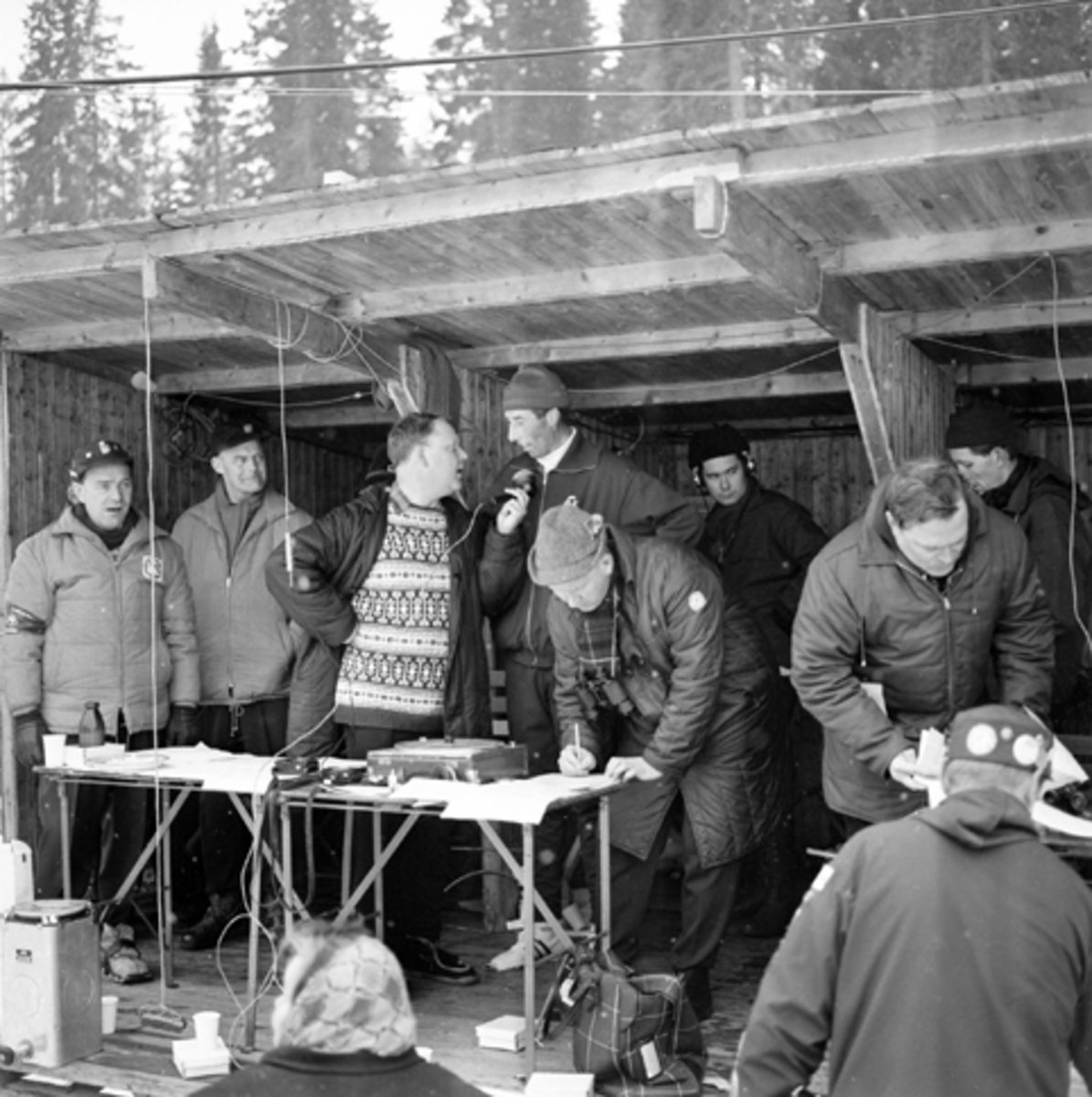 Bjørge Lillelien, NRK intervjuer Harald Grønningen.