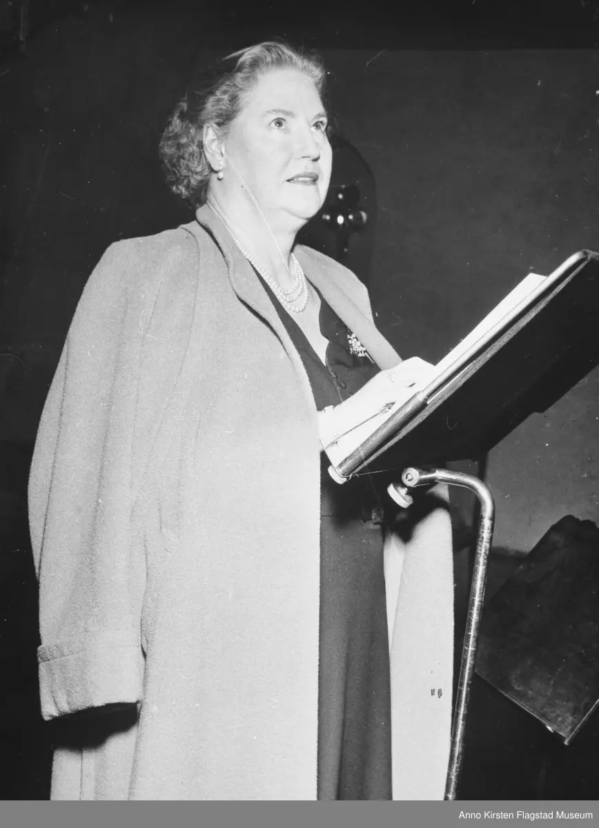 NRK innspilling av salmer ved Kirsten Flagstad i Ris kirke, Oslo september 1956. NRK recording hymns Kirsten Flagstad in Ris church, Oslo September 1956. 
