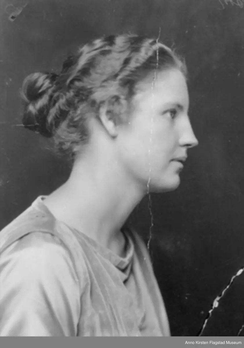 Kirsten Flagstad. Portrett. I forbindelse med hennes debutkonsert i Universitetets aula 21. mars 1918. Kirsten Flagstad. Portrait. In connection with her debut recital at the Auditorium of the University, Oslo 21 March 1918. 