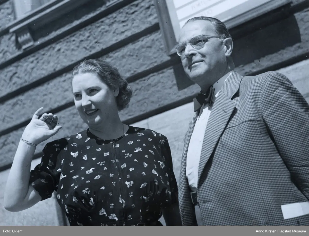 Kirsten Flagstad og ukjent mann. Kirsten Flagstad and unknown man. 