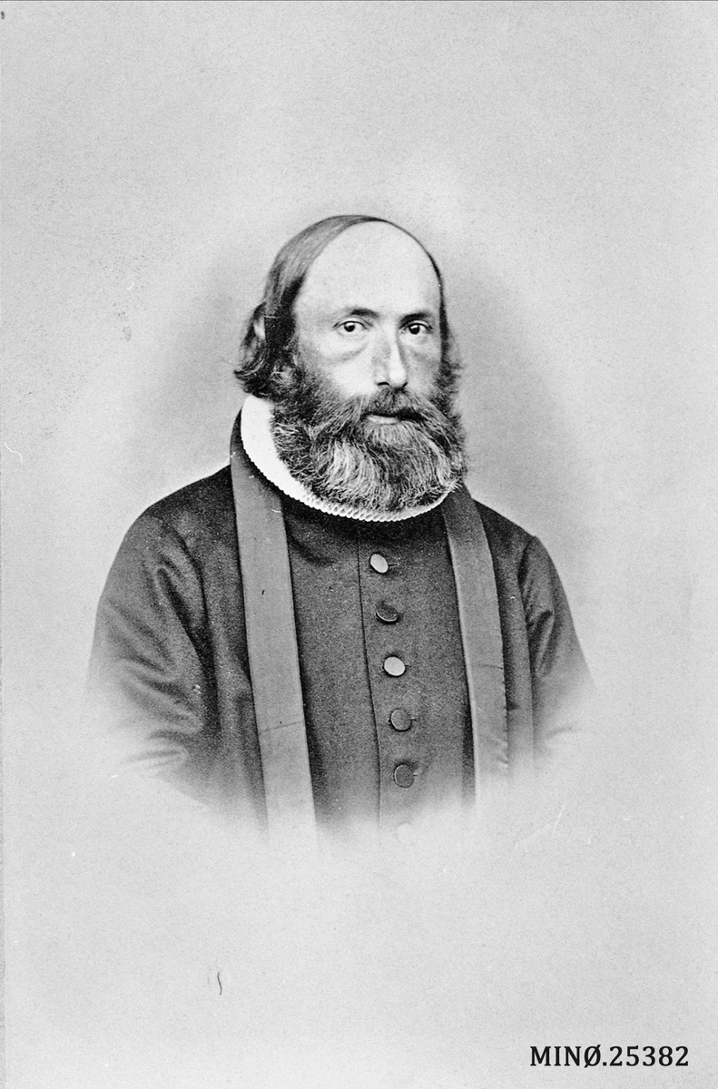 Prost Paul Peter Marius Widerøe f. 1827, fungerte 1864-1877. 