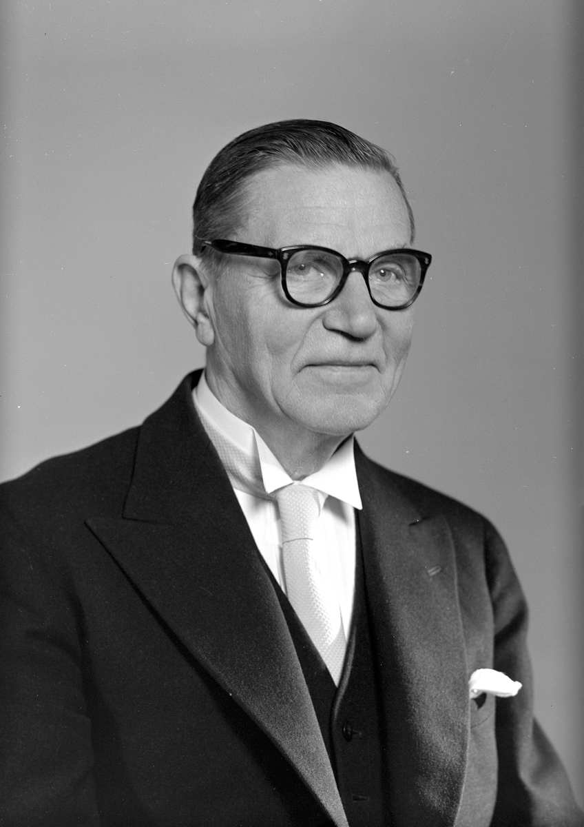 Lensmann Reidar Windju Halvorsen (1884-1969). Han var lensmann i Ringsaker i mer enn 30 år. I fra 1913 til 1940 og i fra 1945 frem til 1950. Han var også styreformann for Moelven Brug fra 1923 til 1964. I 1954 ble han slått til ridder av St. Olav.