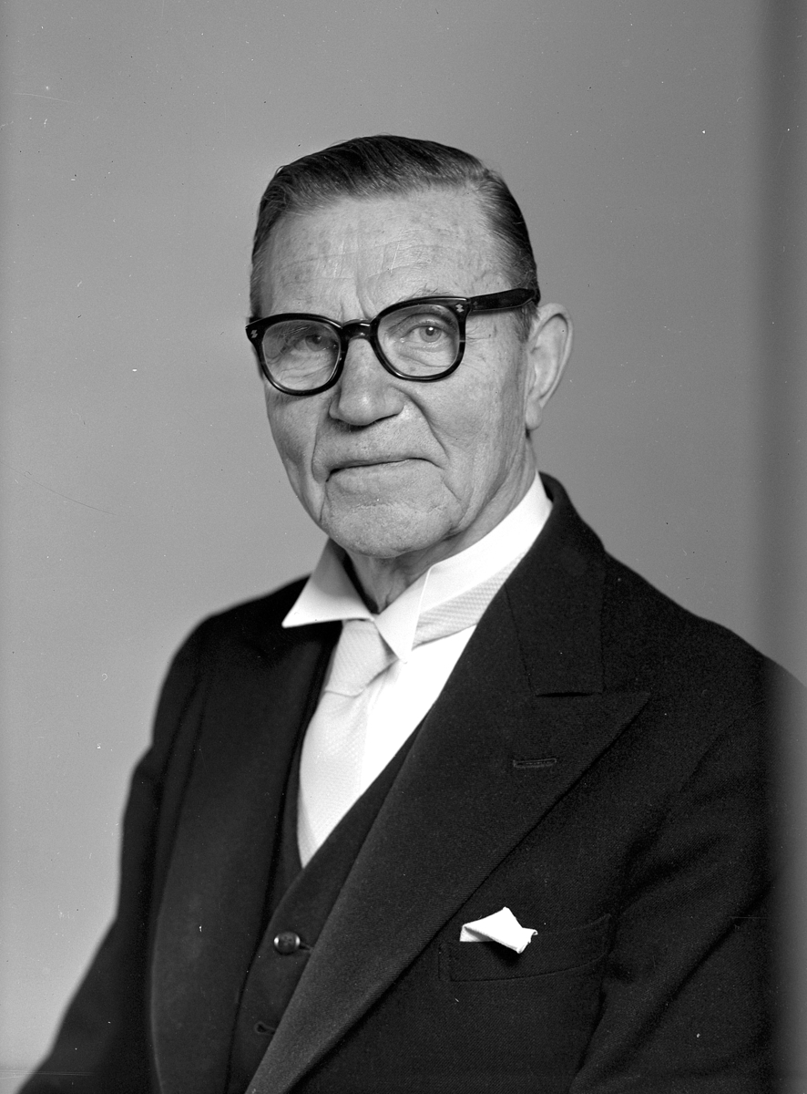 Lensmann Reidar Windju Halvorsen (1884-1969). Han var lensmann i Ringsaker i mer enn 30 år. I fra 1913 til 1940 og i fra 1945 frem til 1950. Han var også styreformann for Moelven Brug fra 1923 til 1964. I 1954 ble han slått til ridder av St. Olav.