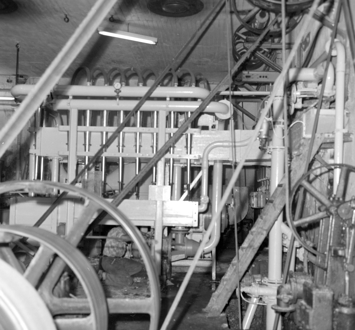 Klevfos Cellulose og Papirfabrikk. Ådalsbruk. Løten. Interiør. Maskin. 