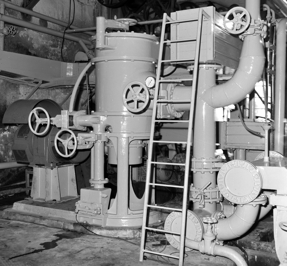 Klevfos Cellulose og Papirfabrikk. Ådalsbruk. Løten. Interiør. Maskin. 