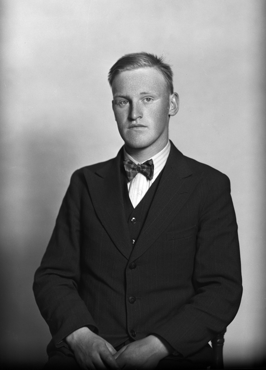 NARMO ASBJØRN, VANG, PORTR. 28/5-1941