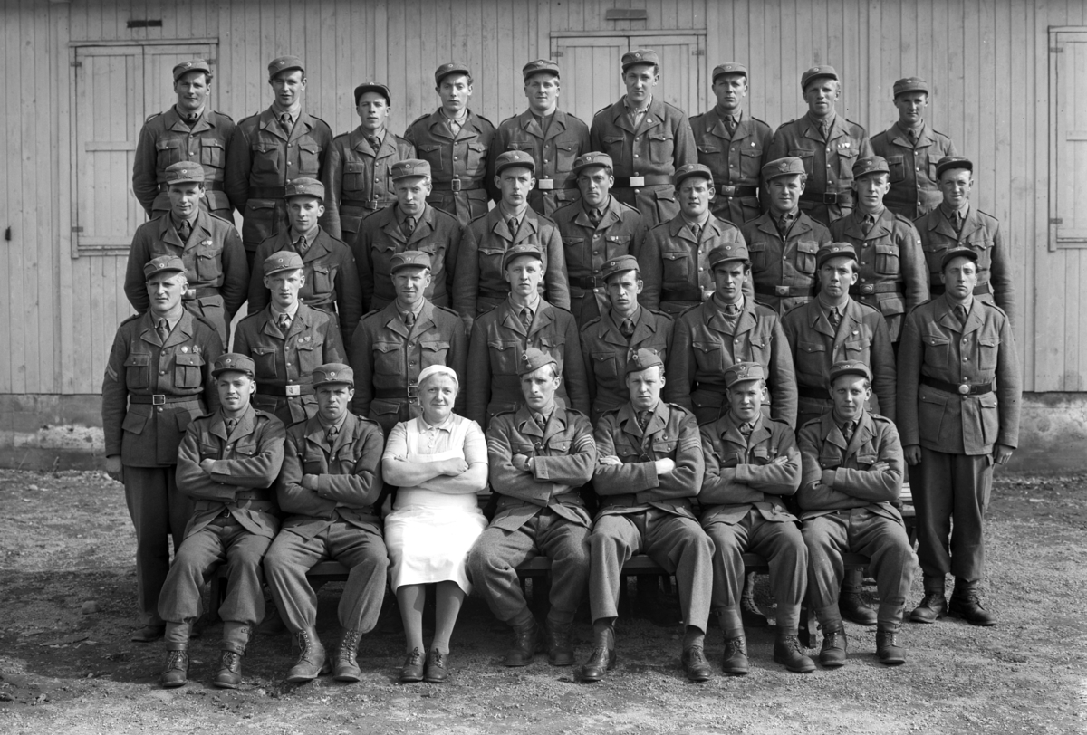 Brumunddal, gruppebilde av Vaktbataljon 4. kompani, 3. tropp, hjemmestyrkene D 24,