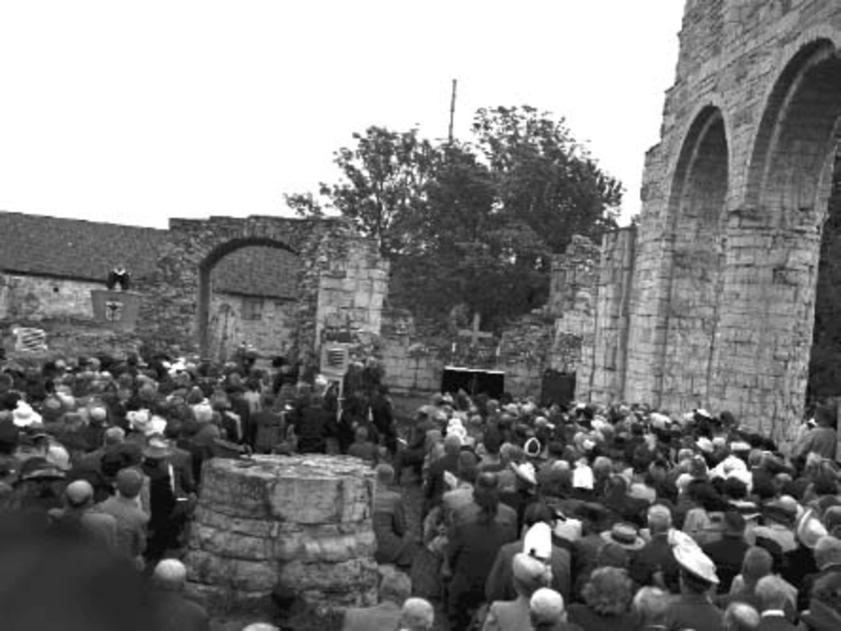 Hamar, Domkirkeodden, Byjublieum 1949, Hamar by 100 år,  festgudstjeneste i Domkirkeruinen, Hamardomen