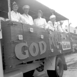 Hamardagen 1956, opptog, Strandgata, lastebil D-3044. Hamar 