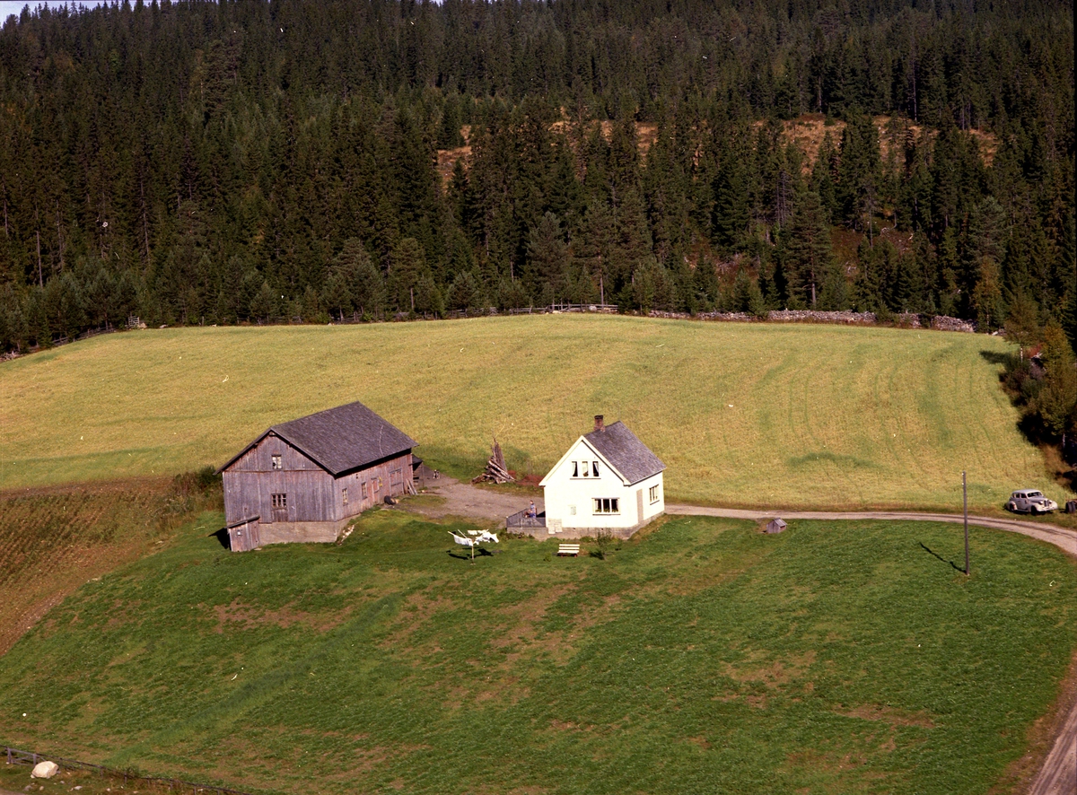 Vestgård (Westgaard), Gnr 100/125, i Horndalen. Tunet er senere fradelt som Gnr 111/47, adresse Horndalsvegen 748