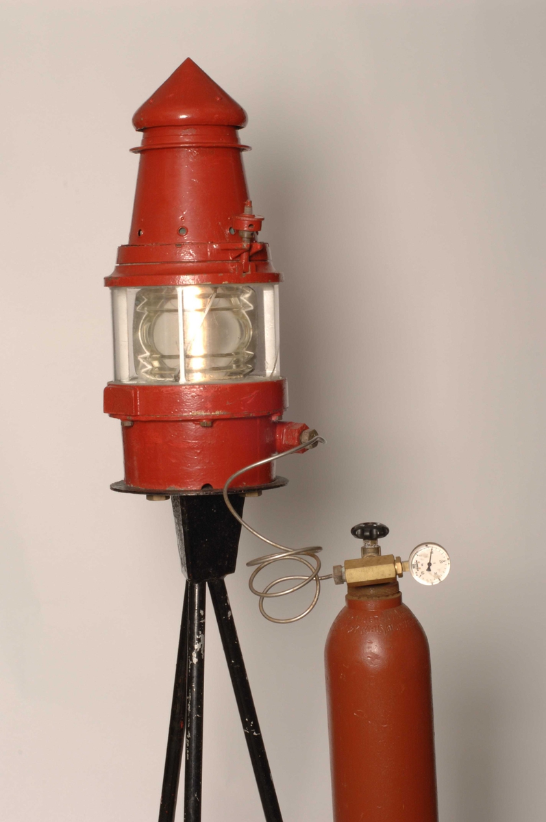 Aga gasslanterne med lys. Aga klippapparat og lys frå acetylengass