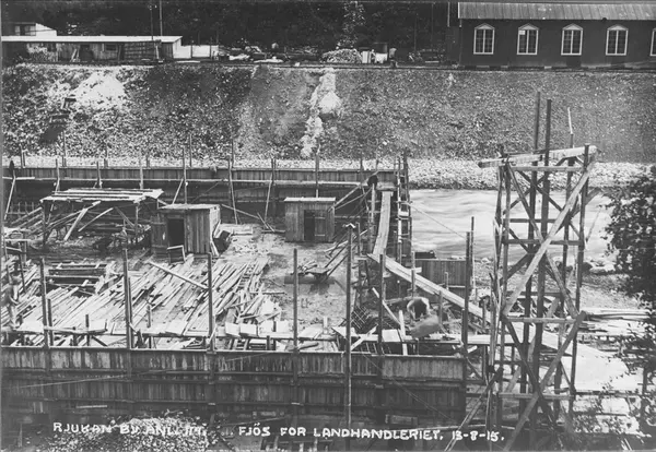 Rjukan by anl. 117. Fjôs for landhandleriet. 13-8-15.