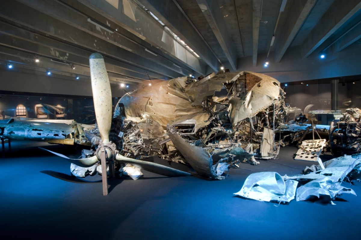 Signalspaningsflygplan, Tp 79.
Douglas DC-3 Dakota

Flygplanet består av de havererade delar som bärgades 2004. 
Delarna är konserverade och placerade i en klimatanpassad monter.