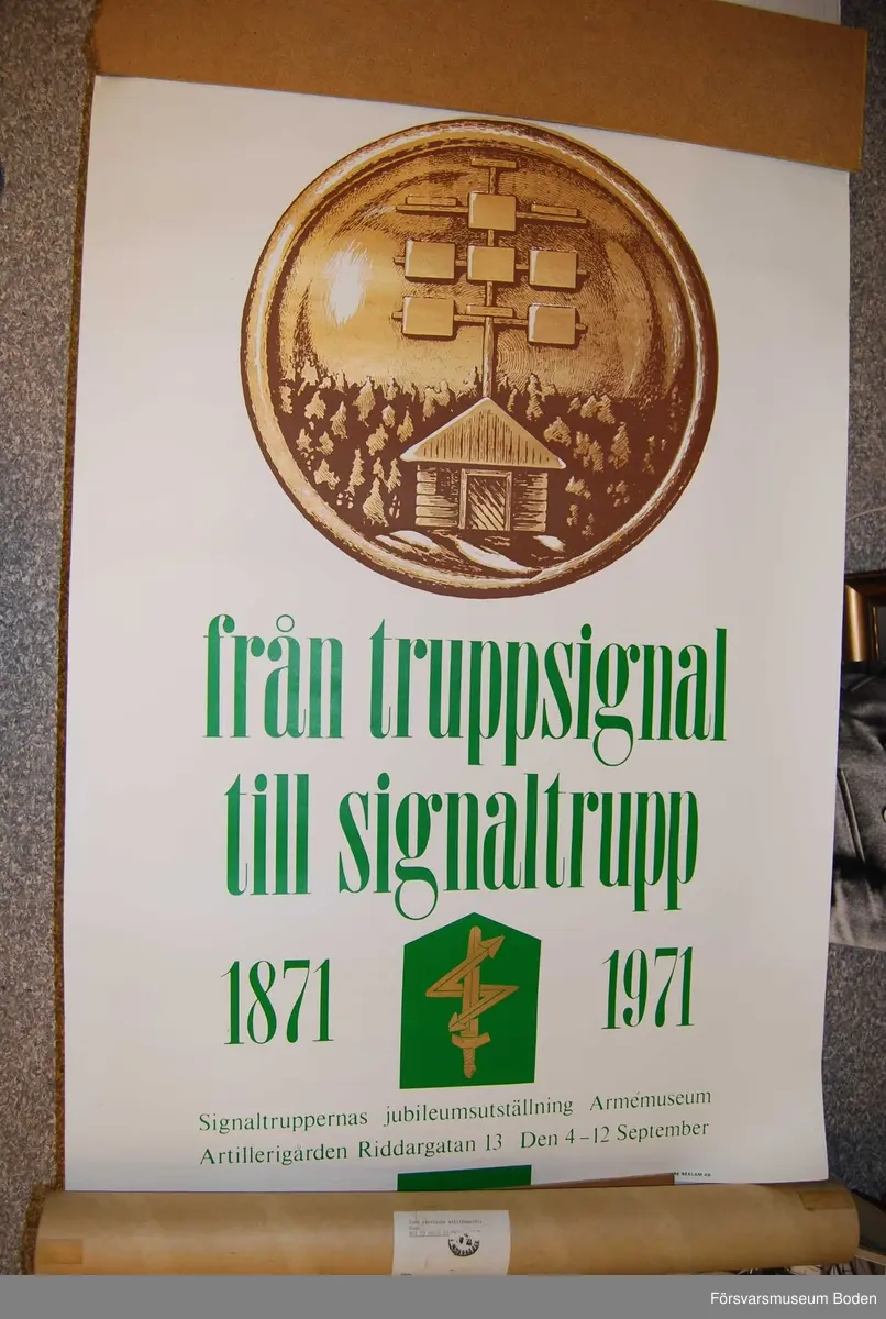 Hoprullad oanvänd affisch i tub ivägsänd från Armémuseum 17/8 1971 (otydlig stämpel) till Övre Norrlands militärområde, Boden