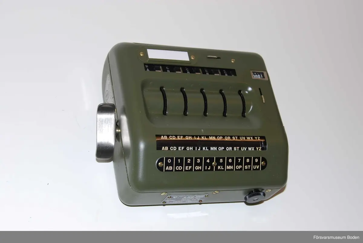 Typ HC 9, konstruerad 1958 vid AB Transvertex, Stockholm, och användes mellan åren 1963-1994. Med tillhörande gummifodral.