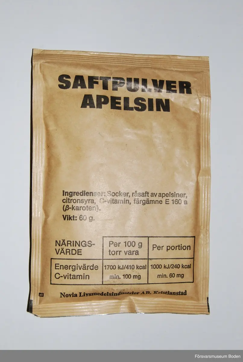 Papperspåse med 60 g apelsinsaftpulver avsett för blandning med vatten. För C-vitamintillskott.