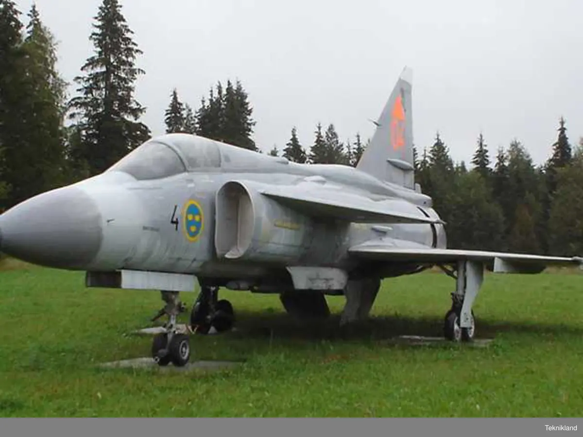 SAAB JA 37C Viggen nr 37448.
Planet är ommålat.
All utrustning är urmonterad, även motor och kanon.
Flygplanet är deponerat från Flygvapenmuseum.