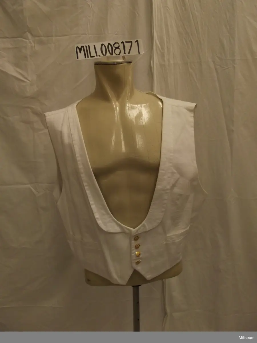 Väst m/1986 vit
Omsydd, större