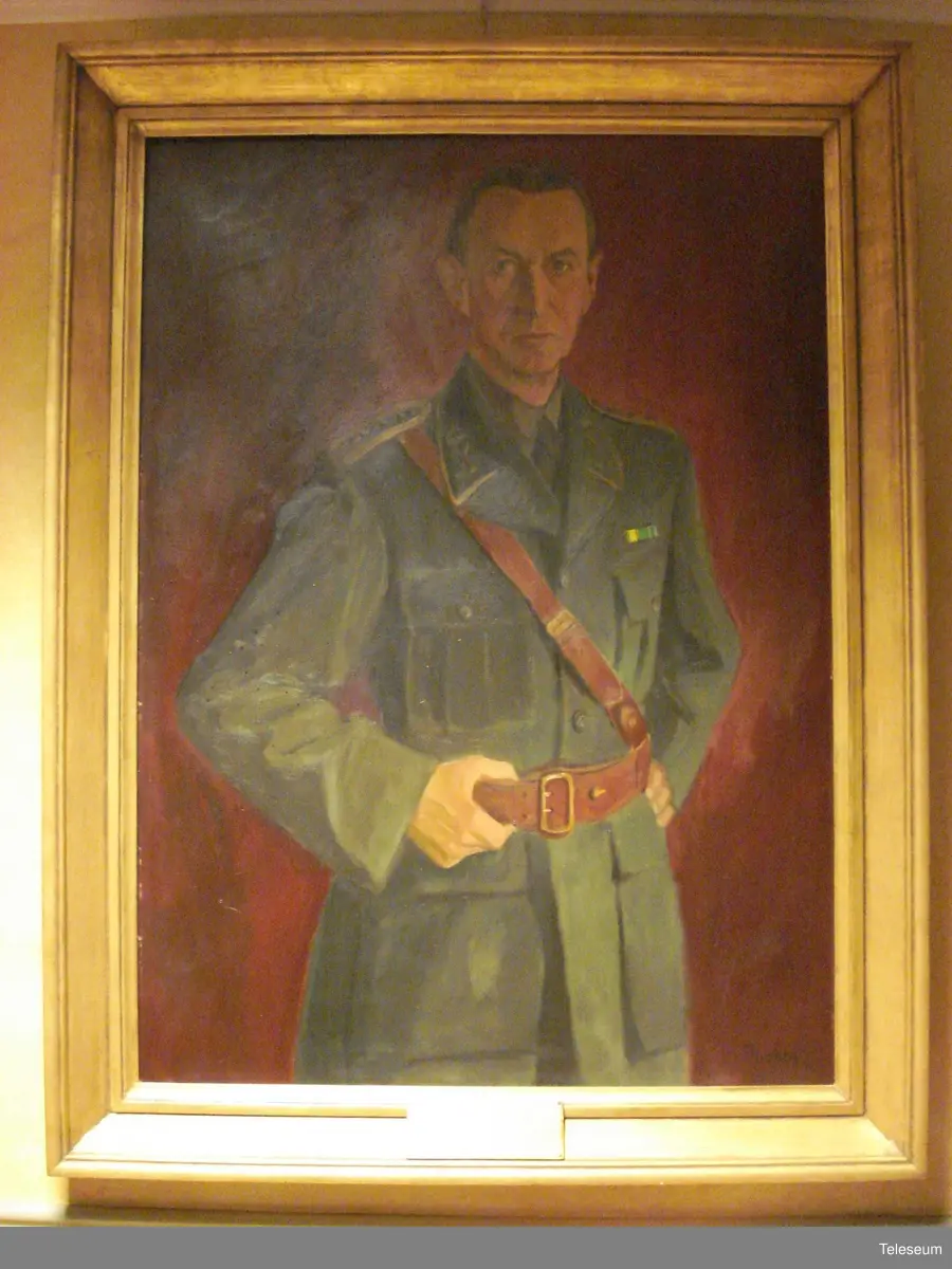 Olja på duk, förgylld ram. Porträtt föreställande Överste Sven Ryman. Chef för Kungl. Upplands regemente 1940-1942.