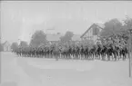 Troppen Stig Facht, 2:a skvadron till häst uppställt på kaserngården söder stallarna för avlämning före sommarmarschen 1931.