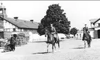 Sekundchefen förbereder sig för att ta emot förbandet under sommarmarschen 1955