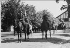 1933 - 1951. Överste Bergenstråhle med stabschef och standar.